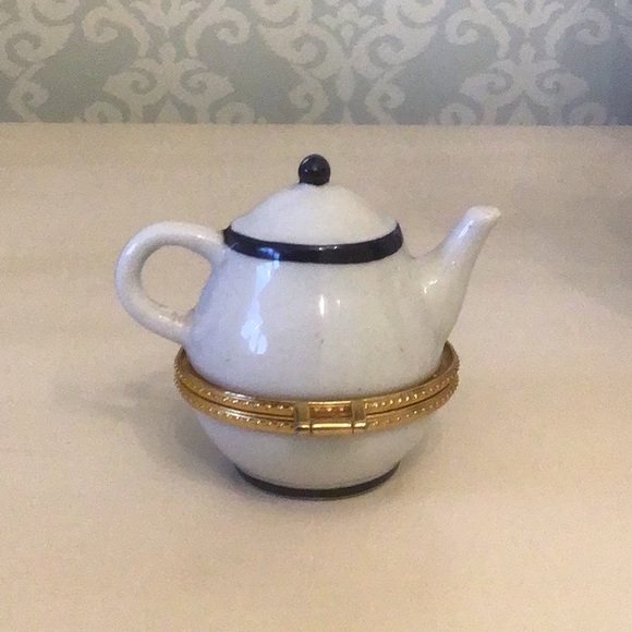 Lovely ceramic tea pot, hinged box- very good condition - Picture 2 of 5